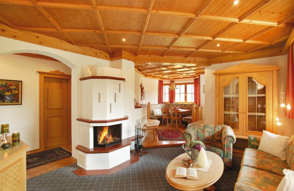 Landhaus Kostenzer Mit Sauna Fuegen Bilik gambar